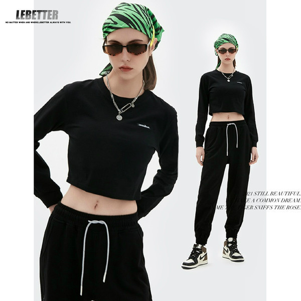 Κοντό μοντέλο γυναικείο φούτερ με στρογγυλή λαιμόκοψη