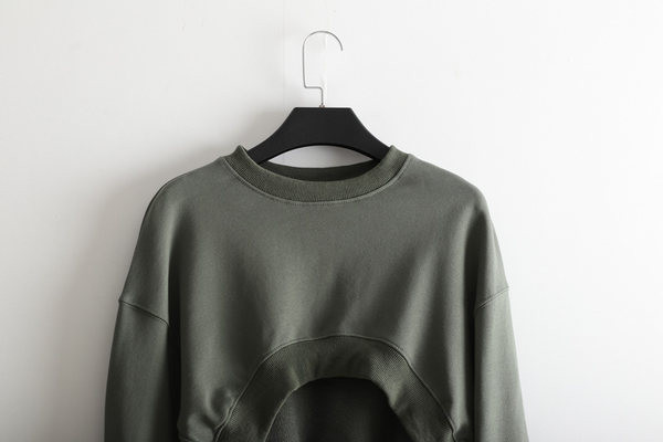 Naiste asümmeetriline ümara kaelusega lühike pluus