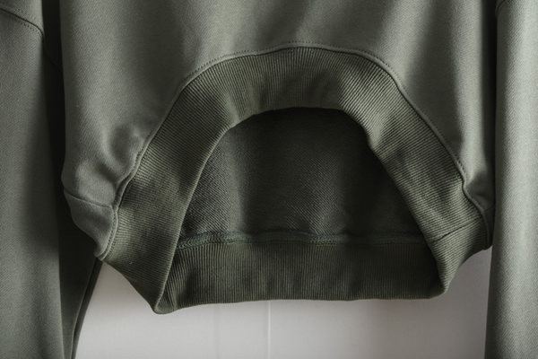 Naiste asümmeetriline ümara kaelusega lühike pluus