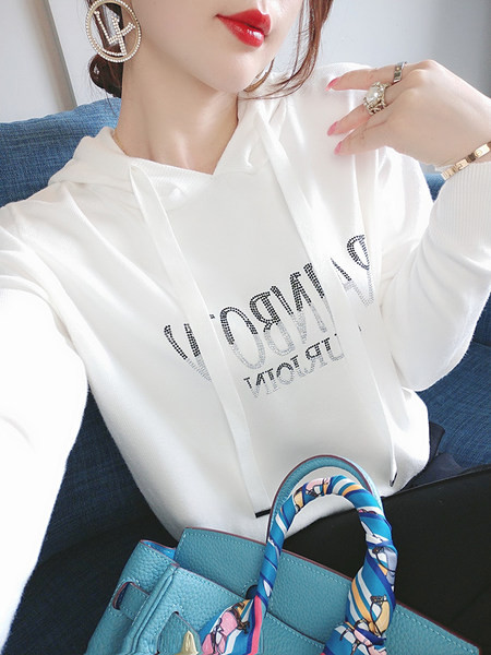 Μοντέρνο γυναικείο φούτερ με πέτρες και κουκούλα