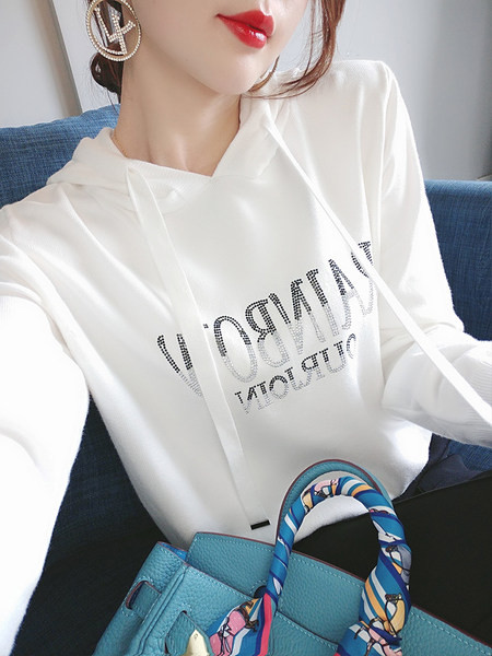 Μοντέρνο γυναικείο φούτερ με πέτρες και κουκούλα