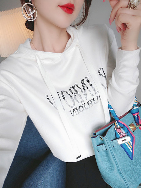 Μοντέρνο γυναικείο φούτερ με πέτρες και κουκούλα