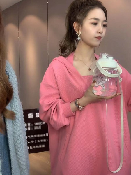 Naiste spits kaelusega ja kapuutsiga dressipluus - lai mudel