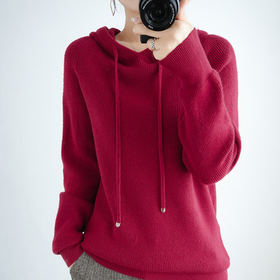 Μονόχρωμο γυναικείο φούτερ με κουκούλα