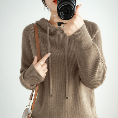 Μονόχρωμο γυναικείο φούτερ με κουκούλα