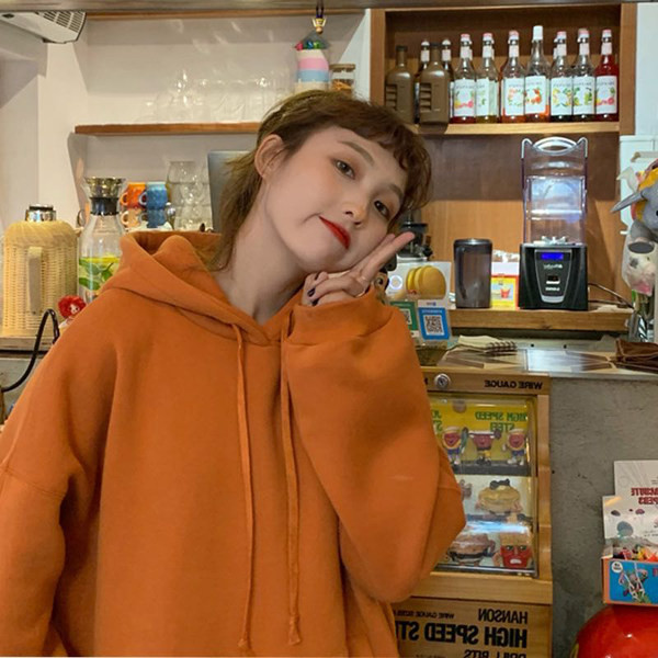 Μονόχρωμο γυναικείο φούτερ με κουκούλα