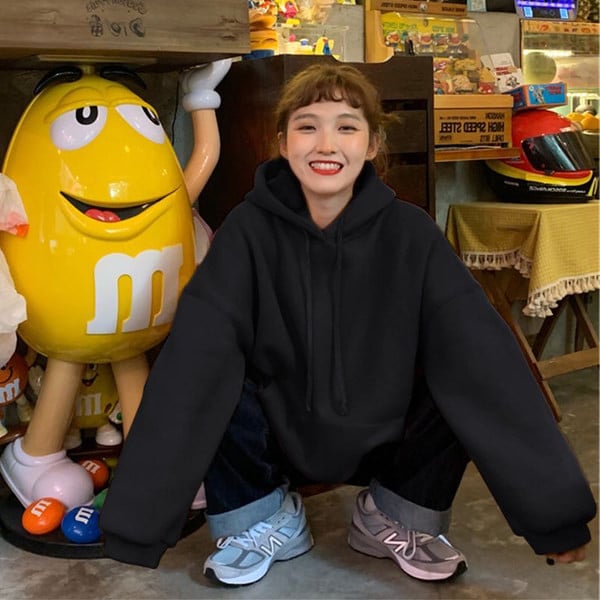 Μονόχρωμο γυναικείο φούτερ με κουκούλα