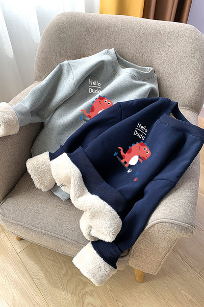 Naiste polsterdatud pluus värvilise aplikatsiooniga