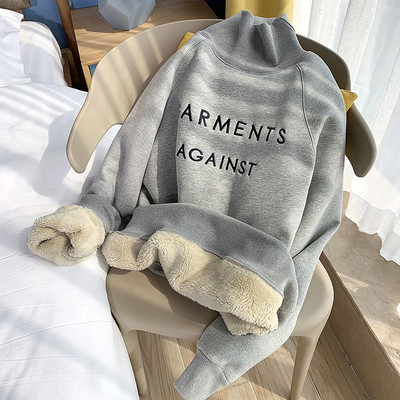 Új modell női blúz magas pólógallérral és felirattal