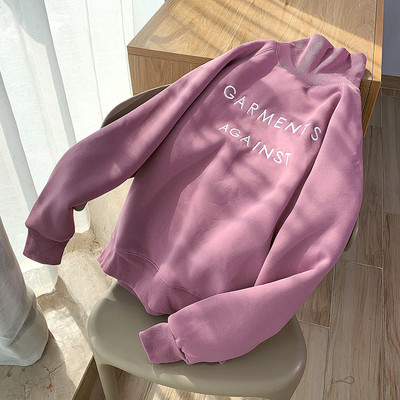 Új modell női blúz magas pólógallérral és felirattal