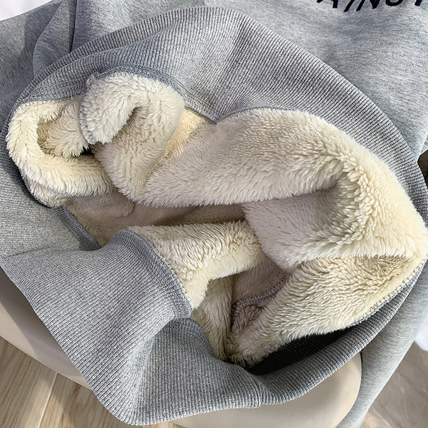 Új modell női blúz magas pólógallérral és felirattal