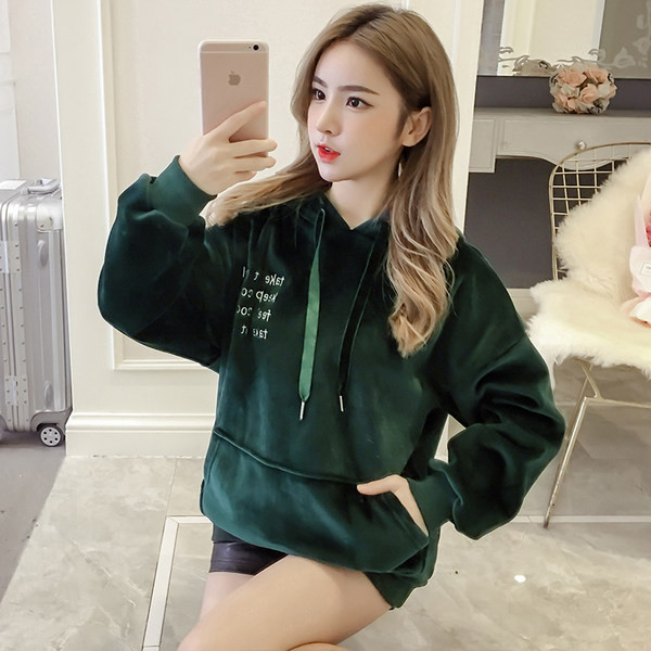 Naiste sametist kapuutsiga dressipluus