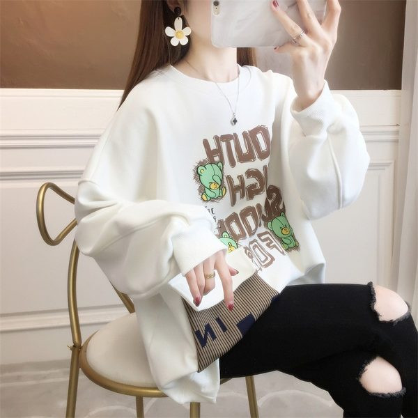 Vabaaja naiste dressipluus aplikatsiooni ja ovaalse kaelusega