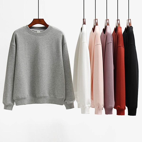 Ümara kaelusega tasuta mudel naiste dressipluus