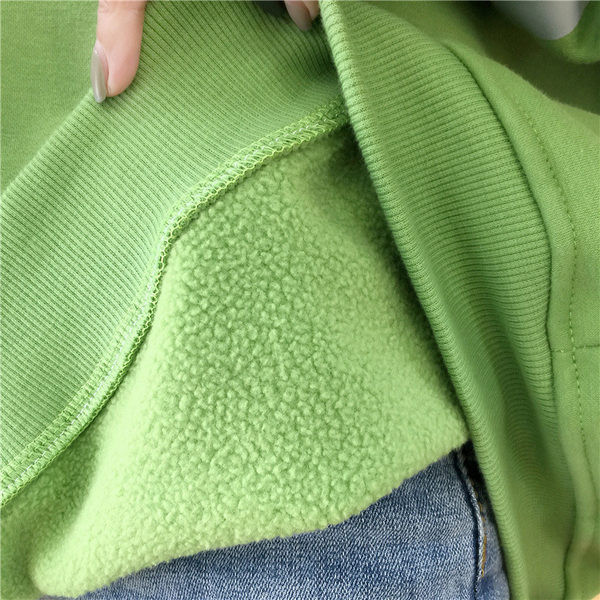 Lai kapuutsiga naiste dressipluus kolmes värvitoonis