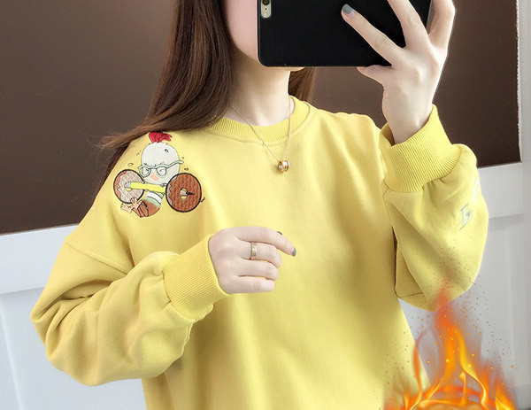 Uus mudel ümara kaelusega ja tikandiga naiste pluus