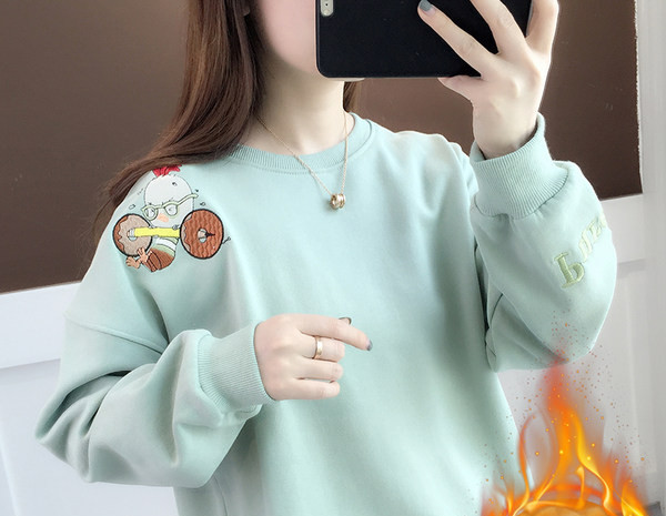 Uus mudel ümara kaelusega ja tikandiga naiste pluus