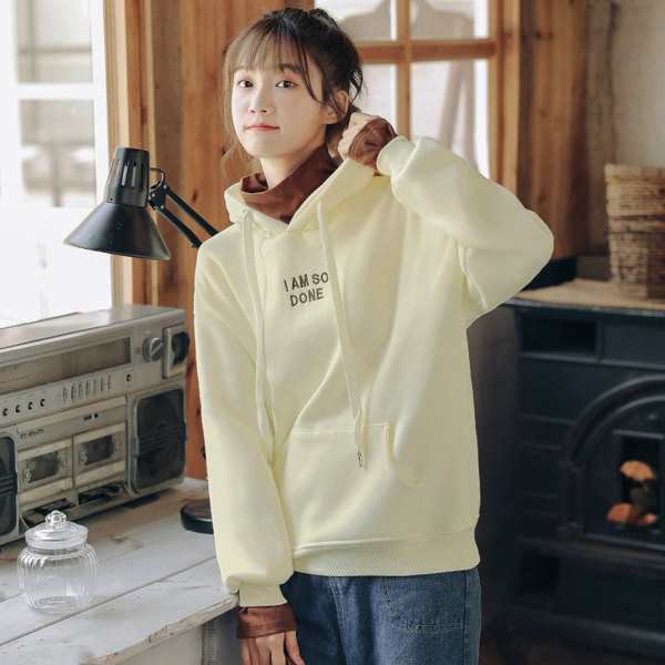 Igapäevane kapuutsiga ja aplikatsiooniga naiste dressipluus