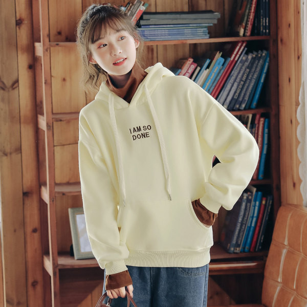 Igapäevane kapuutsiga ja aplikatsiooniga naiste dressipluus