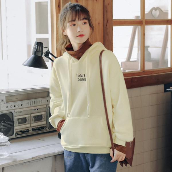 Igapäevane kapuutsiga ja aplikatsiooniga naiste dressipluus