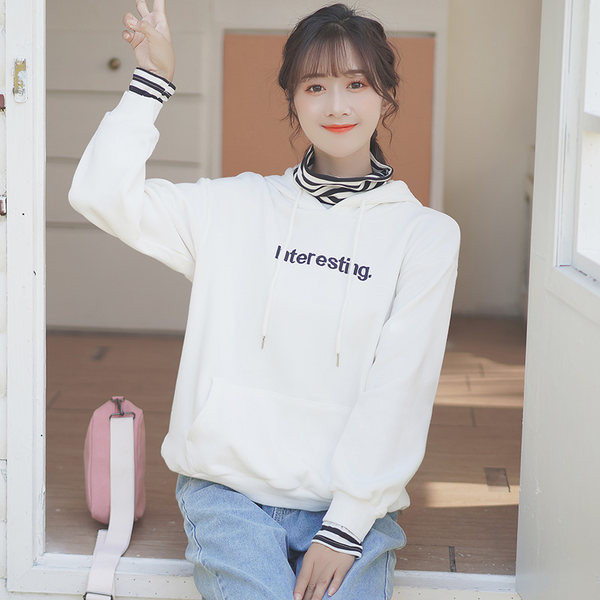 Naiste dressipluus kirja ja kapuutsiga