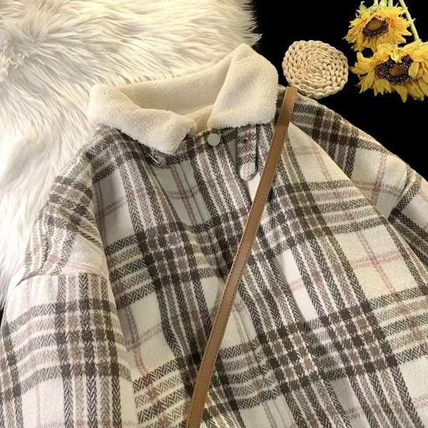 Naiste ruuduline lukuga dressipluus