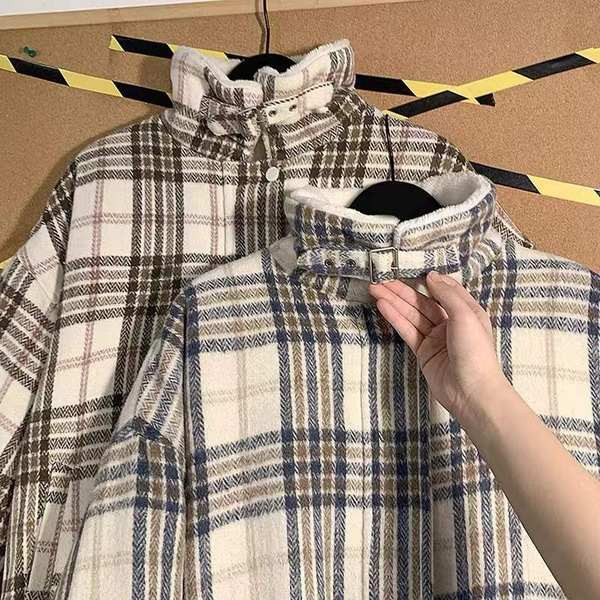 Naiste ruuduline lukuga dressipluus