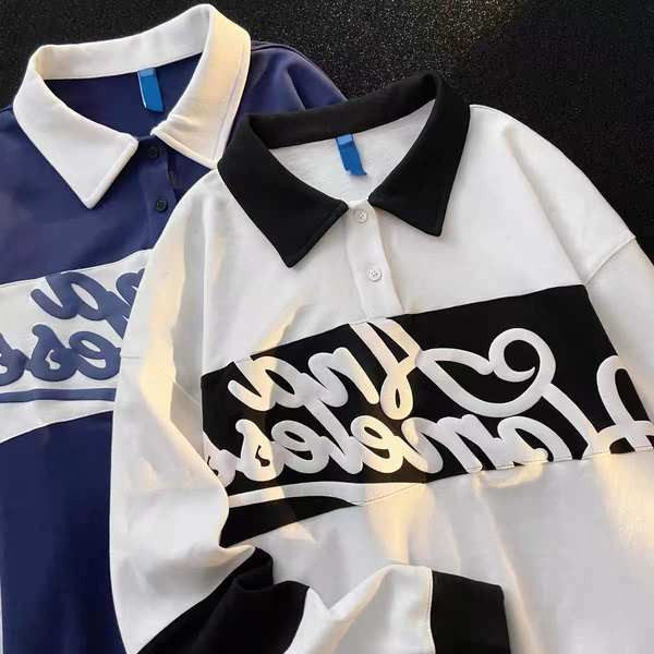 Naiste dressipluus klassikaliste kraenööpide ja pealdisega