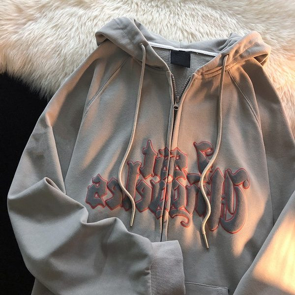 Igapäevane kapuutsiga ja pealdisega dressipluus