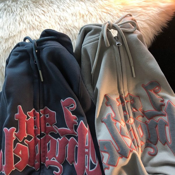 Igapäevane kapuutsiga ja pealdisega dressipluus