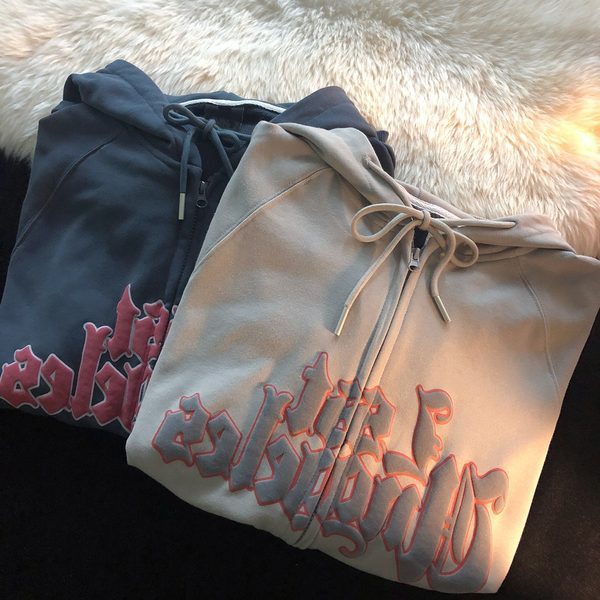 Igapäevane kapuutsiga ja pealdisega dressipluus