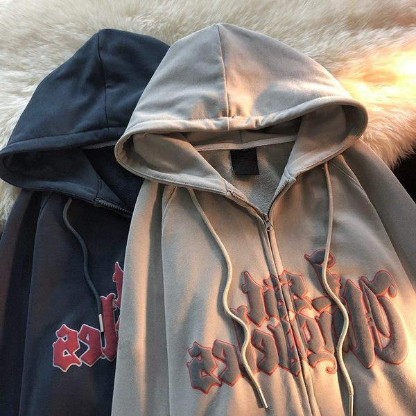 Igapäevane kapuutsiga ja pealdisega dressipluus