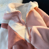 Naiste vabaaja dressipluus kinnitusega ja ilma kapuutsita