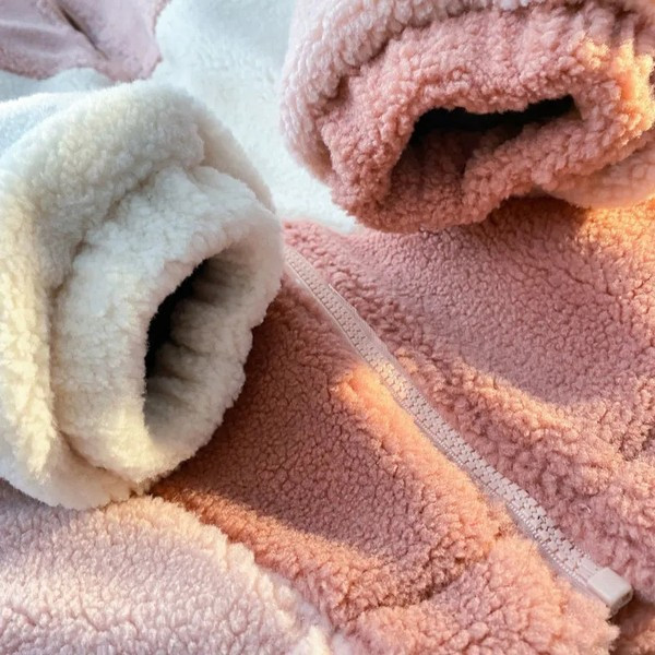 Naiste vabaaja dressipluus kinnitusega ja ilma kapuutsita