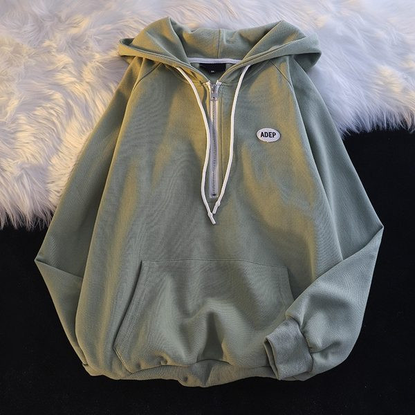 Lai igapäevane kapuutsiga dressipluus