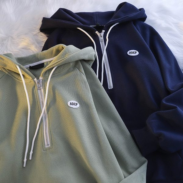 Lai igapäevane kapuutsiga dressipluus