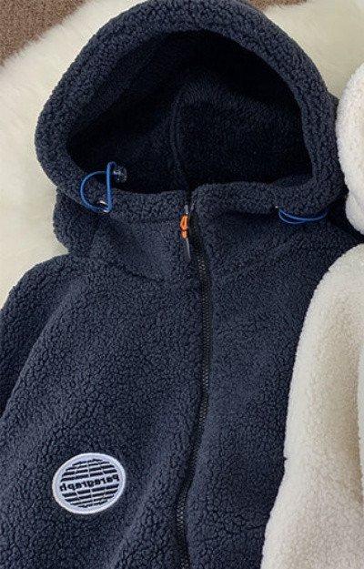 Igapäevane lipsude ja lukuga naiste dressipluus