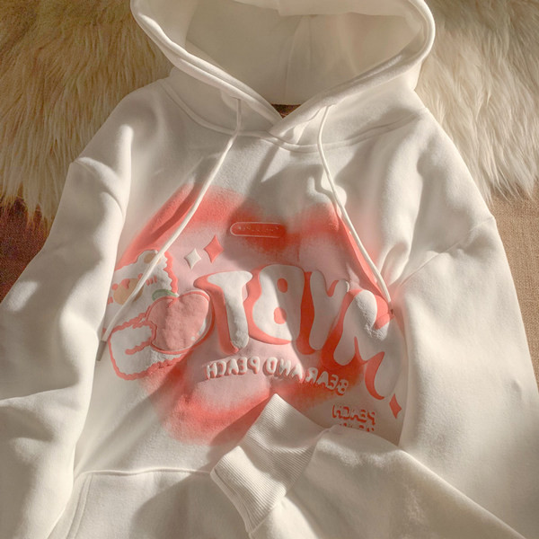 Laia mudeliga naiste dressipluus kapuutsiga ja pealdisega