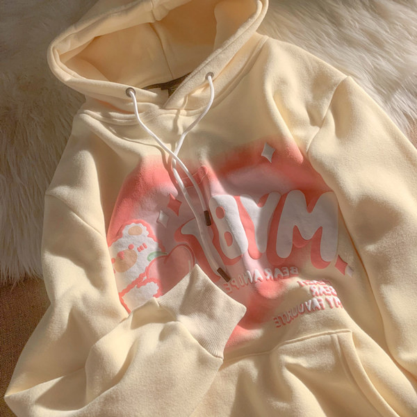 Laia mudeliga naiste dressipluus kapuutsiga ja pealdisega