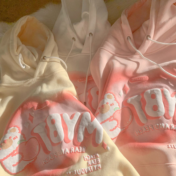 Laia mudeliga naiste dressipluus kapuutsiga ja pealdisega