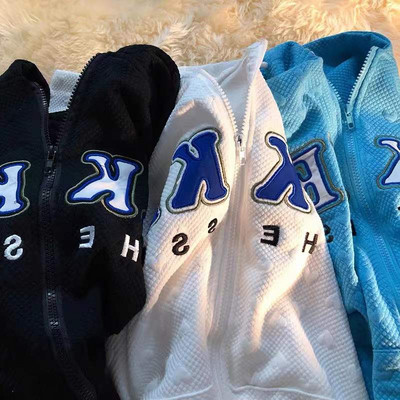 Kevadine naiste dressipluus kirja ja kapuutsiga