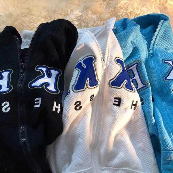 Kevadine naiste dressipluus kirja ja kapuutsiga