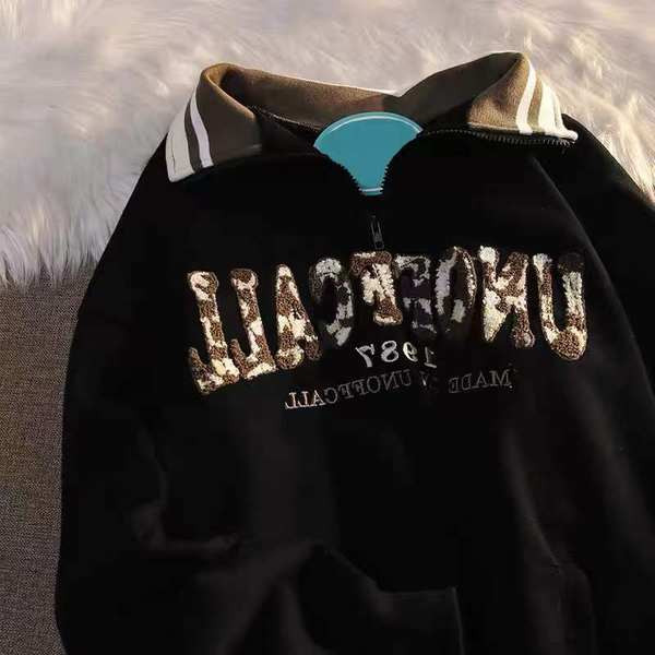 Tõmbluku ja tikandiga naiste dressipluus ilma kinnituseta