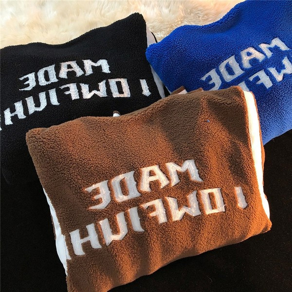 Lezser női plüss pulóver klasszikus gallérral és felirattal