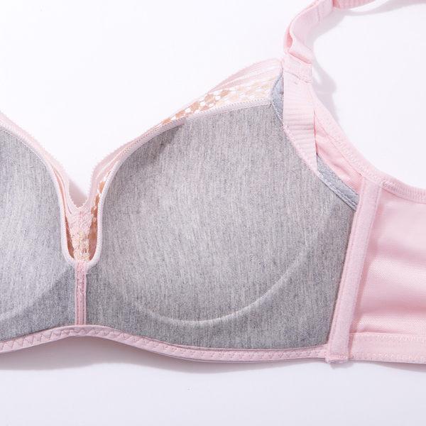 Kaasaegne naiste rinnahoidja pitsi ja tõstetava kupliga