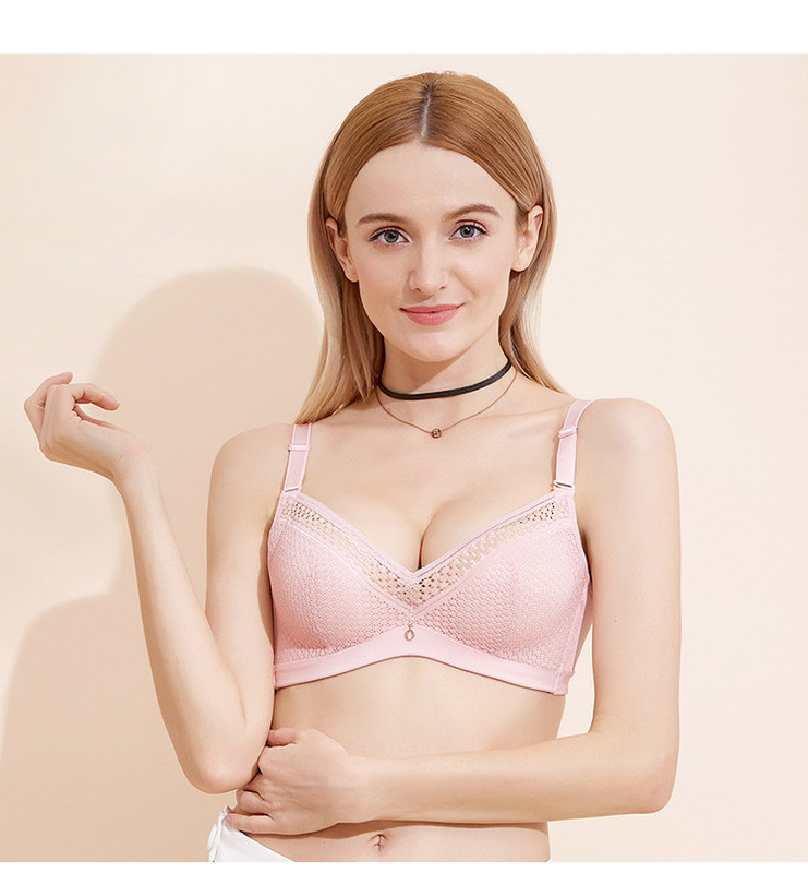 Kaasaegne naiste rinnahoidja pitsi ja tõstetava kupliga