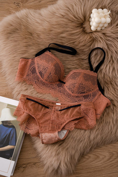 Naiste kaheosaline pitsiga komplekt