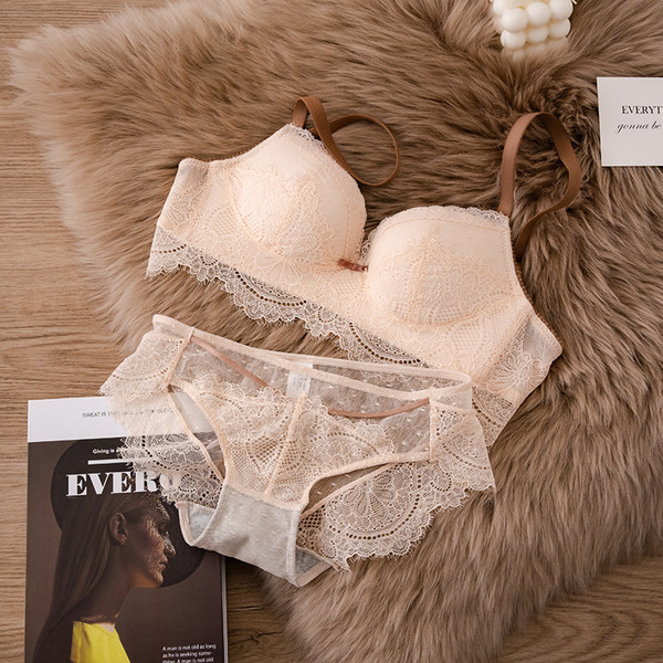 Naiste kaheosaline pitsiga komplekt