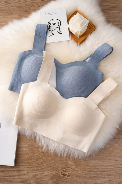 Laiade rinnahoidjatega naiste rinnahoidja