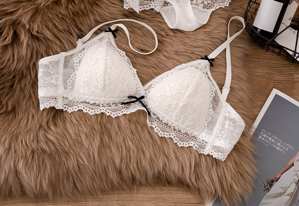 Naiste pesukomplekt pitsist bikiinidega